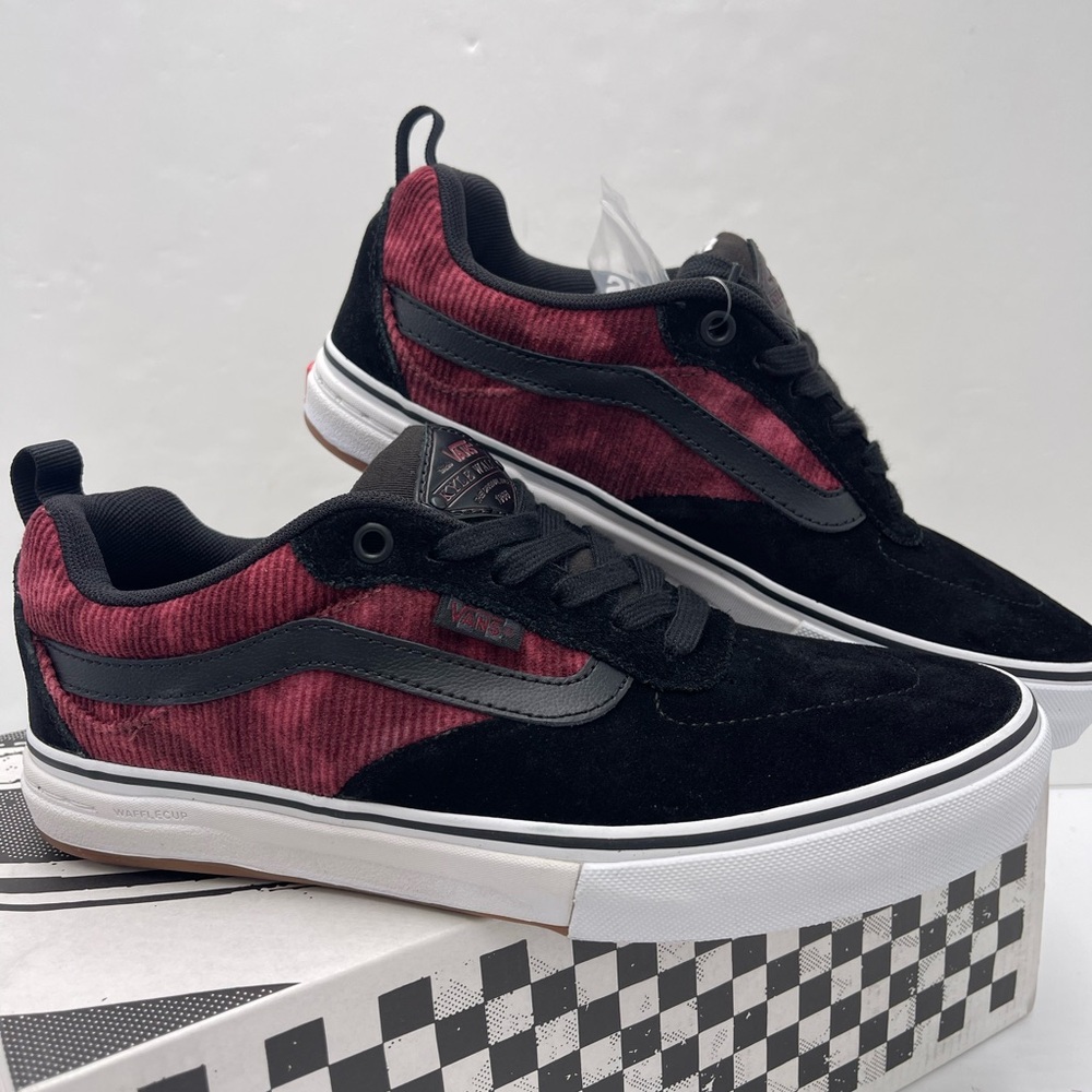 Vans WMNS Kyle Walker
Corduroy Tie-Dye/Black/White Sneakers
VN0A5JIEX4C - Picture 9 of 16
